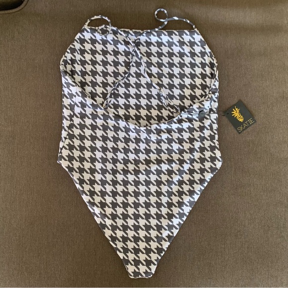 DONATED | SKATIE | Resa one piece in Trestles, XL - Picture 2 of 8